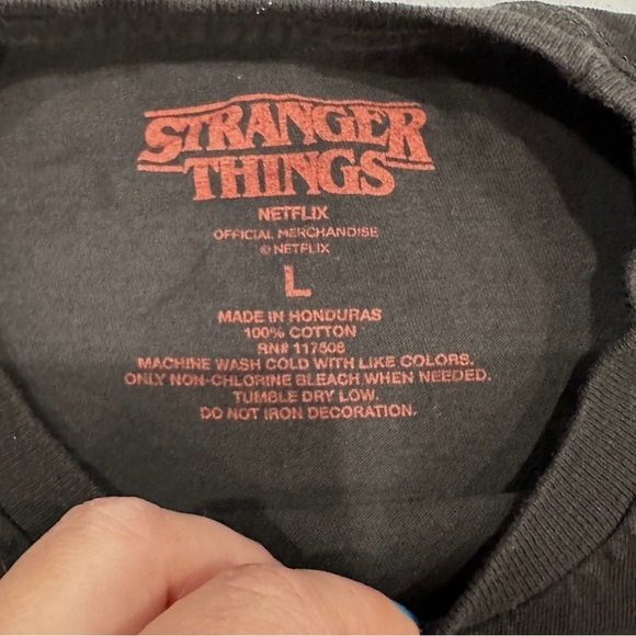 Netflix Stranger Things Season 3 Black Graphic T-Shirt - Picture 3 of 6